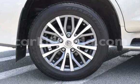 Gura Yakoze Lexus LX 450 Silver Imodoka i Kampala mu Uganda Gura Yakoze Lexus LX 450 Silver Imodoka i Kampala mu Uganda