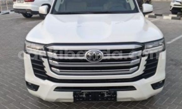 Nunua Ilio tumika Toyota Land Cruiser Nyeupe Gari ndani ya Kampala nchini Uganda Nunua Ilio tumika Toyota Land Cruiser Nyeupe Gari ndani ya Kampala nchini Uganda