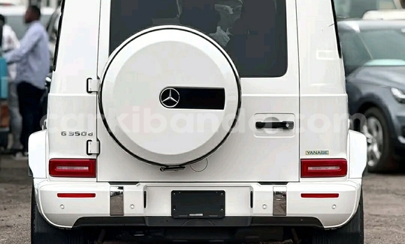 Nunua Ilio tumika Mercedes‒Benz G-klasse Nyeupe Gari ndani ya Kampala nchini Uganda Nunua Ilio tumika Mercedes‒Benz G-klasse Nyeupe Gari ndani ya Kampala nchini Uganda