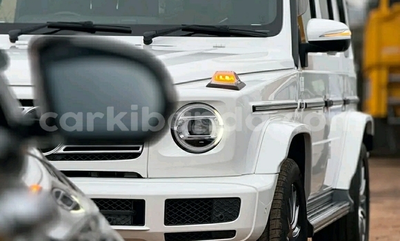 Nunua Ilio tumika Mercedes‒Benz G-klasse Nyeupe Gari ndani ya Kampala nchini Uganda Nunua Ilio tumika Mercedes‒Benz G-klasse Nyeupe Gari ndani ya Kampala nchini Uganda