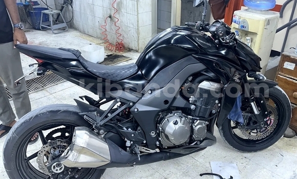 Nunua Ilio tumika Kawasaki Z 1000 Nyeusi Bike ndani ya Kampala nchini Uganda