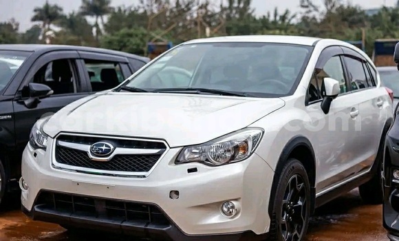 Gura Yakoze Subaru XV White Imodoka i Kampala mu Uganda