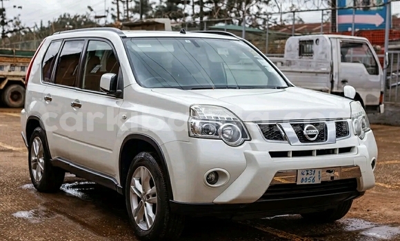 Nunua Ilio tumika Nissan X–Trail Nyeupe Gari ndani ya Kampala nchini Uganda Nunua Ilio tumika Nissan X–Trail Nyeupe Gari ndani ya Kampala nchini Uganda
