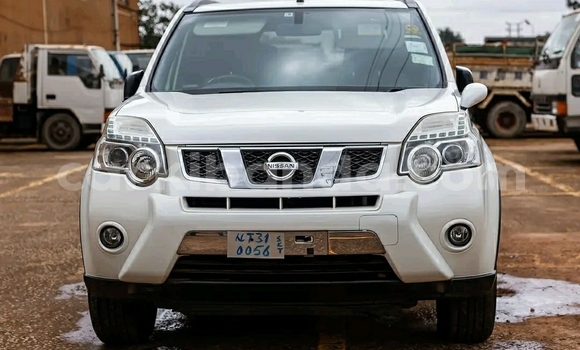 Nunua Ilio tumika Nissan X–Trail Nyeupe Gari ndani ya Kampala nchini Uganda Nunua Ilio tumika Nissan X–Trail Nyeupe Gari ndani ya Kampala nchini Uganda