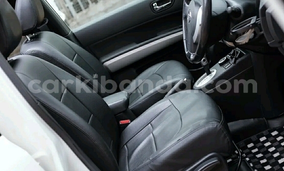 Nunua Ilio tumika Nissan X–Trail Nyeupe Gari ndani ya Kampala nchini Uganda Nunua Ilio tumika Nissan X–Trail Nyeupe Gari ndani ya Kampala nchini Uganda