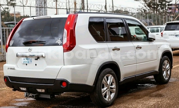 Nunua Ilio tumika Nissan X–Trail Nyeupe Gari ndani ya Kampala nchini Uganda Nunua Ilio tumika Nissan X–Trail Nyeupe Gari ndani ya Kampala nchini Uganda