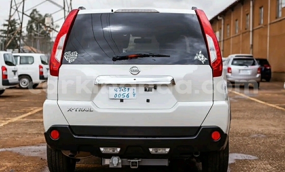 Nunua Ilio tumika Nissan X–Trail Nyeupe Gari ndani ya Kampala nchini Uganda Nunua Ilio tumika Nissan X–Trail Nyeupe Gari ndani ya Kampala nchini Uganda