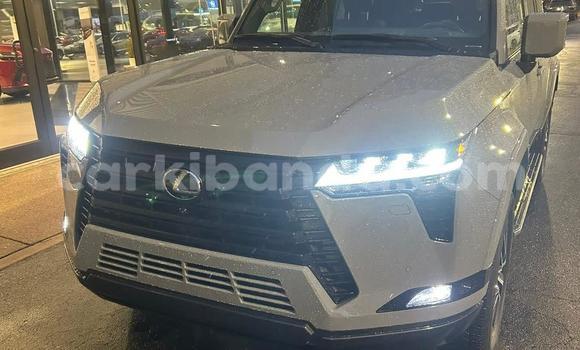 Gura Yakoze Lexus GX White Imodoka i Kampala mu Uganda