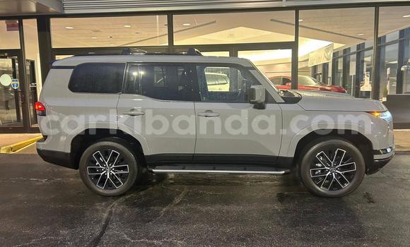 Gura Yakoze Lexus GX White Imodoka i Kampala mu Uganda Gura Yakoze Lexus GX White Imodoka i Kampala mu Uganda