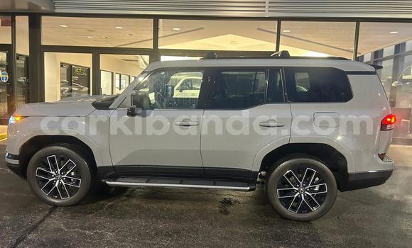 Gura Yakoze Lexus GX White Imodoka i Kampala mu Uganda Gura Yakoze Lexus GX White Imodoka i Kampala mu Uganda
