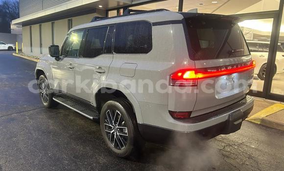 Gura Yakoze Lexus GX White Imodoka i Kampala mu Uganda Gura Yakoze Lexus GX White Imodoka i Kampala mu Uganda