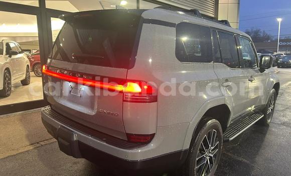 Gura Yakoze Lexus GX White Imodoka i Kampala mu Uganda Gura Yakoze Lexus GX White Imodoka i Kampala mu Uganda