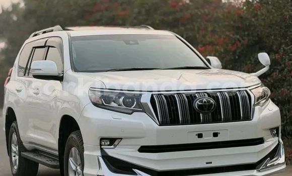 Gura Yakoze Toyota Land Cruiser Prado White Imodoka i Kampala mu Uganda Gura Yakoze Toyota Land Cruiser Prado White Imodoka i Kampala mu Uganda