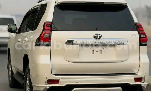Gura Yakoze Toyota Land Cruiser Prado White Imodoka i Kampala mu Uganda Gura Yakoze Toyota Land Cruiser Prado White Imodoka i Kampala mu Uganda