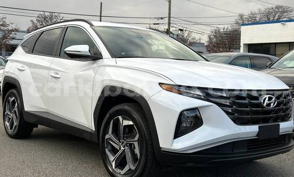 Gura Yakoze Hyundai Tucson White Imodoka i Kampala mu Uganda Gura Yakoze Hyundai Tucson White Imodoka i Kampala mu Uganda