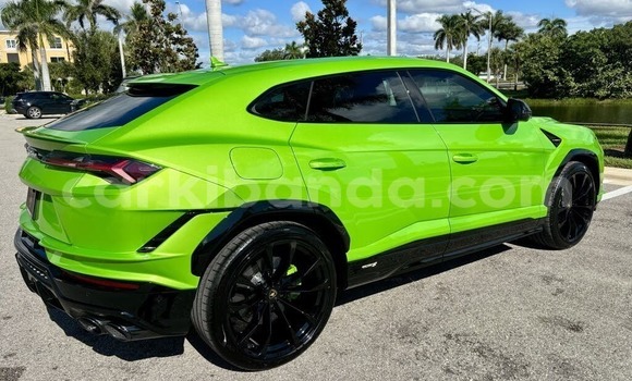 Gura Yakoze Lamborghini Urus Green Imodoka i Bugembe mu Eastern Gura Yakoze Lamborghini Urus Green Imodoka i Bugembe mu Eastern