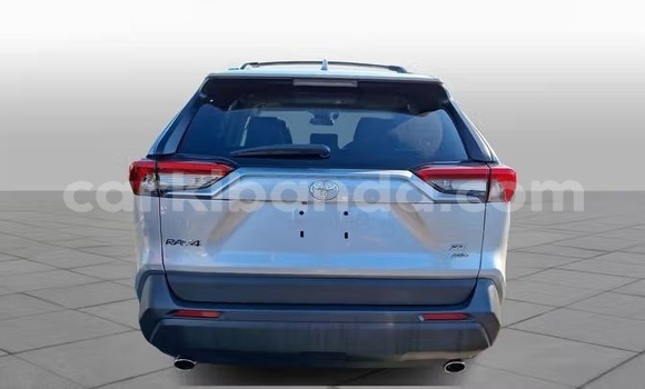 Gura Yakoze Toyota RAV4 Silver Imodoka i Kampala mu Uganda Gura Yakoze Toyota RAV4 Silver Imodoka i Kampala mu Uganda