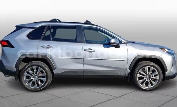 Gura Yakoze Toyota RAV4 Silver Imodoka i Kampala mu Uganda Gura Yakoze Toyota RAV4 Silver Imodoka i Kampala mu Uganda