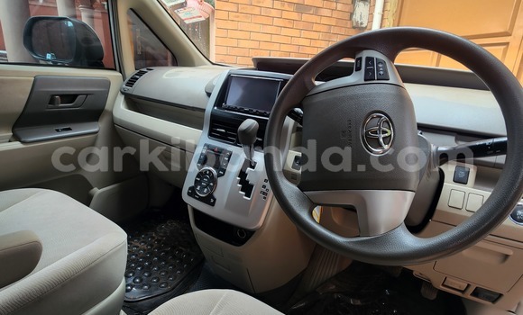 Gura Nshya Toyota Noah White Imodoka i Kampala mu Uganda Gura Nshya Toyota Noah White Imodoka i Kampala mu Uganda