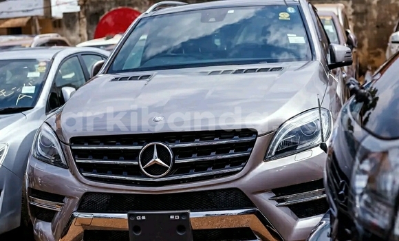 Gura Yakoze Mercedes‒Benz ML–Class Brown Imodoka i Kampala mu Uganda Gura Yakoze Mercedes‒Benz ML–Class Brown Imodoka i Kampala mu Uganda