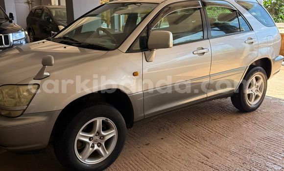 Gura Yakoze Toyota Harrier Silver Imodoka i Kampala mu Uganda Gura Yakoze Toyota Harrier Silver Imodoka i Kampala mu Uganda