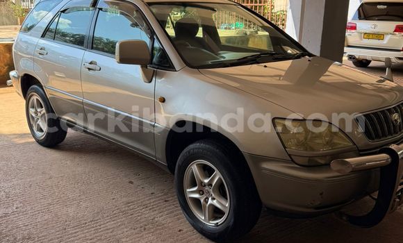 Gura Yakoze Toyota Harrier Silver Imodoka i Kampala mu Uganda Gura Yakoze Toyota Harrier Silver Imodoka i Kampala mu Uganda