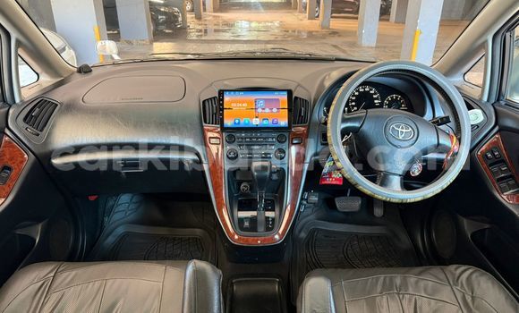 Gura Yakoze Toyota Harrier Silver Imodoka i Kampala mu Uganda Gura Yakoze Toyota Harrier Silver Imodoka i Kampala mu Uganda