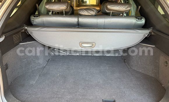 Gura Yakoze Toyota Harrier Silver Imodoka i Kampala mu Uganda Gura Yakoze Toyota Harrier Silver Imodoka i Kampala mu Uganda