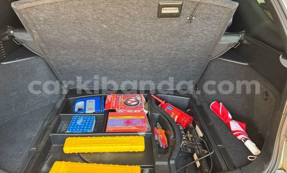 Gura Yakoze Toyota Harrier Silver Imodoka i Kampala mu Uganda Gura Yakoze Toyota Harrier Silver Imodoka i Kampala mu Uganda