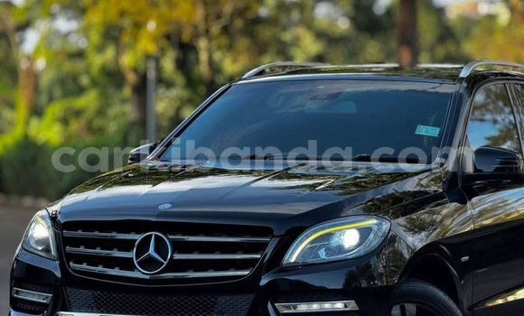 Gura Yakoze Mercedes-Benz 740Li Black Imodoka i Kampala mu Uganda Gura Yakoze Mercedes-Benz 740Li Black Imodoka i Kampala mu Uganda