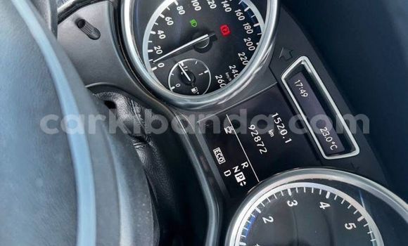 Gura Yakoze Mercedes-Benz 740Li Black Imodoka i Kampala mu Uganda Gura Yakoze Mercedes-Benz 740Li Black Imodoka i Kampala mu Uganda