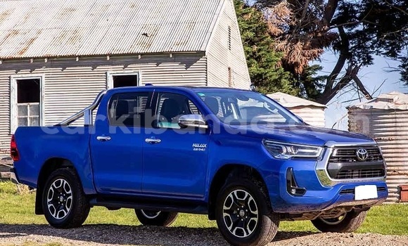 Gura Yakoze Toyota Hilux White Imodoka i Kampala mu Uganda Gura Yakoze Toyota Hilux White Imodoka i Kampala mu Uganda