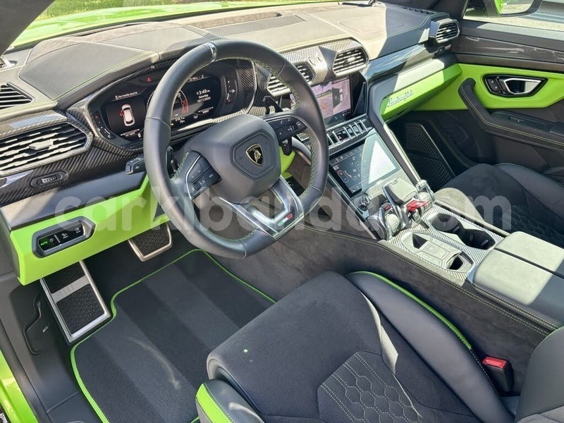 Big with watermark lamborghini urus central bombo 25277