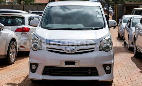 Gura Yakoze Toyota Noah White Imodoka i Kampala mu Uganda Gura Yakoze Toyota Noah White Imodoka i Kampala mu Uganda