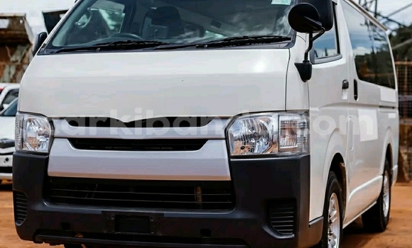Gura Yakoze Toyota Hiace White Imodoka i Kampala mu Uganda Gura Yakoze Toyota Hiace White Imodoka i Kampala mu Uganda