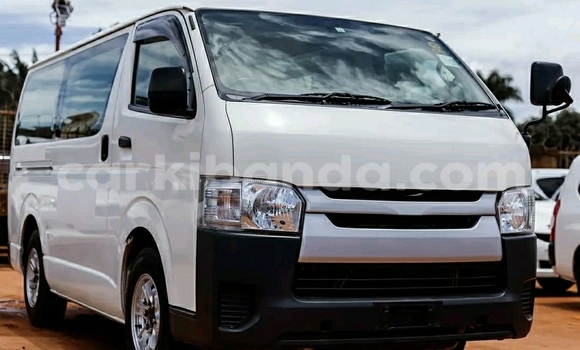 Gura Yakoze Toyota Hiace White Imodoka i Kampala mu Uganda Gura Yakoze Toyota Hiace White Imodoka i Kampala mu Uganda