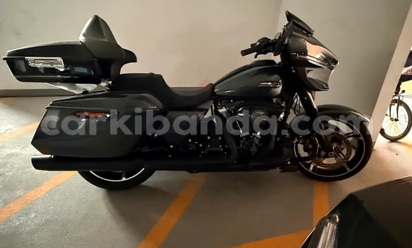 Gura Yakoze Harley Davidson Street Glide Beige Bike i Kampala mu Uganda Gura Yakoze Harley Davidson Street Glide Beige Bike i Kampala mu Uganda