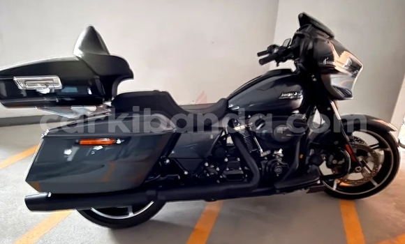 Gura Yakoze Harley Davidson Street Glide Beige Bike i Kampala mu Uganda Gura Yakoze Harley Davidson Street Glide Beige Bike i Kampala mu Uganda