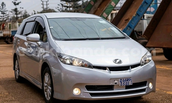 Gura Yakoze Toyota Wish Silver Imodoka i Kampala mu Uganda Gura Yakoze Toyota Wish Silver Imodoka i Kampala mu Uganda