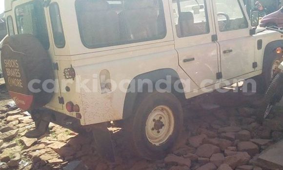 Buy Used Land Rover Defender White Car in Kampala in Uganda Buy Used Land Rover Defender White Car in Kampala in Uganda