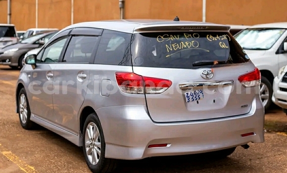 Gura Yakoze Toyota Wish Silver Imodoka i Kampala mu Uganda Gura Yakoze Toyota Wish Silver Imodoka i Kampala mu Uganda