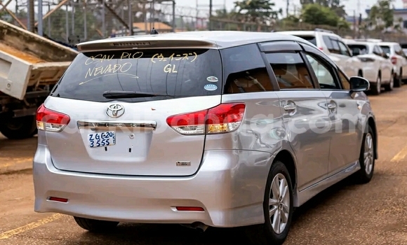 Gura Yakoze Toyota Wish Silver Imodoka i Kampala mu Uganda Gura Yakoze Toyota Wish Silver Imodoka i Kampala mu Uganda