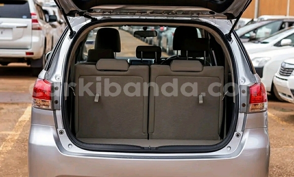 Gura Yakoze Toyota Wish Silver Imodoka i Kampala mu Uganda Gura Yakoze Toyota Wish Silver Imodoka i Kampala mu Uganda