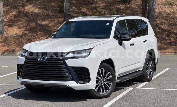 Gura Yakoze Lexus LX White Imodoka i Kilembe mu Western Gura Yakoze Lexus LX White Imodoka i Kilembe mu Western