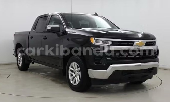 Gura Yakoze Chevrolet Silverado Black Imodoka i Kampala mu Uganda