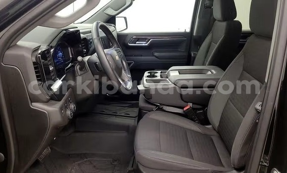 Gura Yakoze Chevrolet Silverado Black Imodoka i Kampala mu Uganda Gura Yakoze Chevrolet Silverado Black Imodoka i Kampala mu Uganda