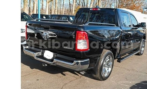 Gura Yakoze Dodge RAM Black Imodoka i Kampala mu Uganda Gura Yakoze Dodge RAM Black Imodoka i Kampala mu Uganda