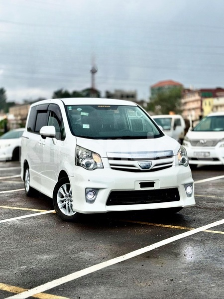 Big with watermark toyota noah uganda kampala 25329