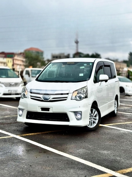 Big with watermark toyota noah uganda kampala 25329