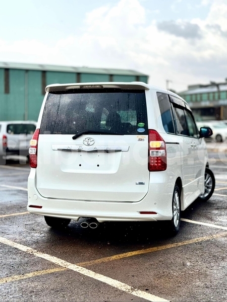 Big with watermark toyota noah uganda kampala 25329